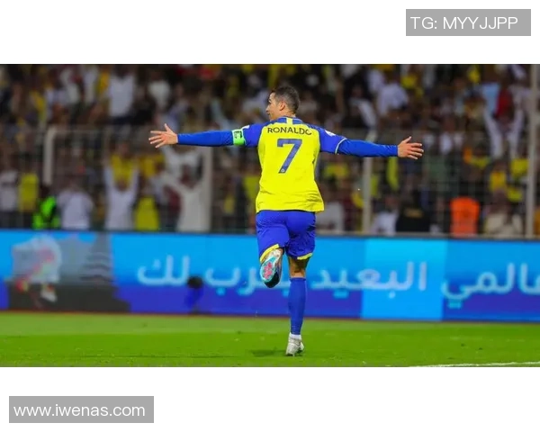 足球巨星赛场突发意外队医全力抢救引发球迷揪心时刻